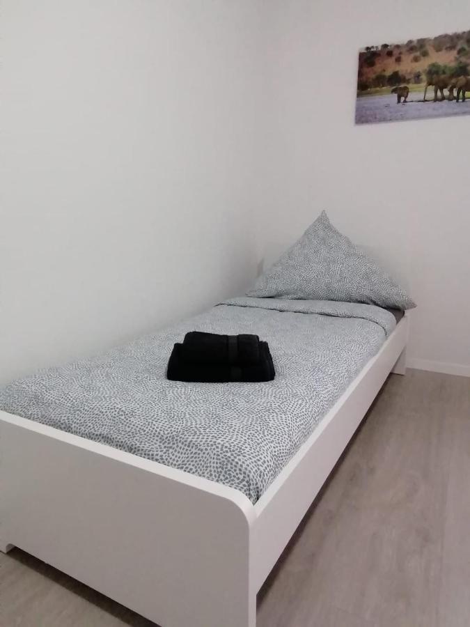 Estrella24 Living Rooms Singapur Herne Bagian luar foto